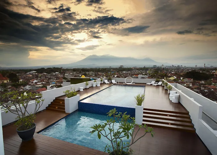 Ascent Hotel & Cafe Malang